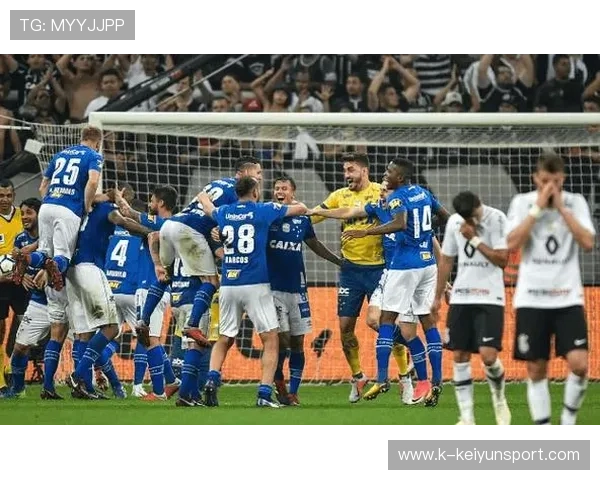 洛杉矶FC新援首秀破门，球队气势如虹，洛杉矶队伍